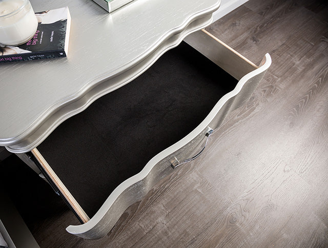Melodi Parc Chest